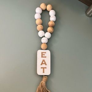 Wooden EAT decor!
